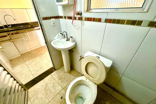 Banheiro de kitnet/studio para alugar com 1 quarto, 45m² em Parque Residencial Bambi, Guarulhos