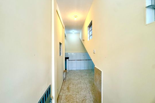 Corredor de kitnet/studio para alugar com 1 quarto, 45m² em Parque Residencial Bambi, Guarulhos