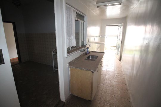 Cozinha de casa à venda com 2 quartos, 360m² em Araguaia, Belo Horizonte