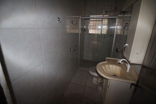 Banheiro de casa à venda com 2 quartos, 360m² em Araguaia, Belo Horizonte