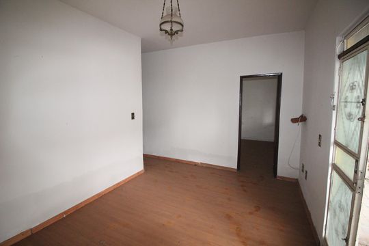Sala de casa à venda com 2 quartos, 360m² em Araguaia, Belo Horizonte