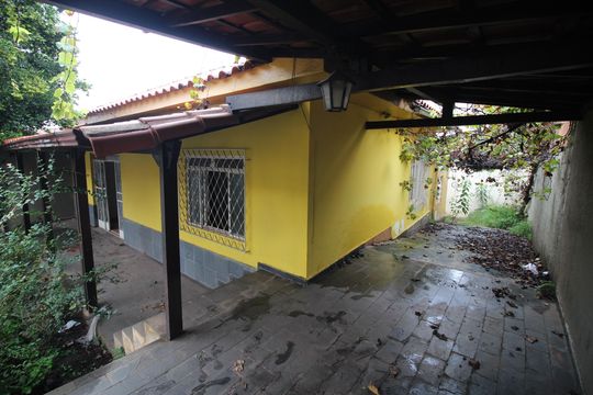 Quintal de casa à venda com 2 quartos, 360m² em Araguaia, Belo Horizonte