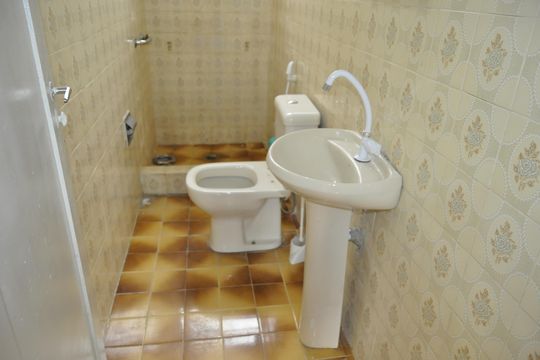 Banheiro de apartamento para alugar com 3 quartos, 80m² em Pilares, Rio de Janeiro
