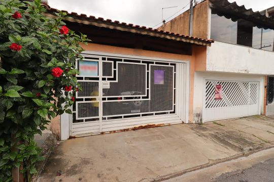 Fachada de casa à venda com 3 quartos, 121m² em Cidade São Jorge, Santo André