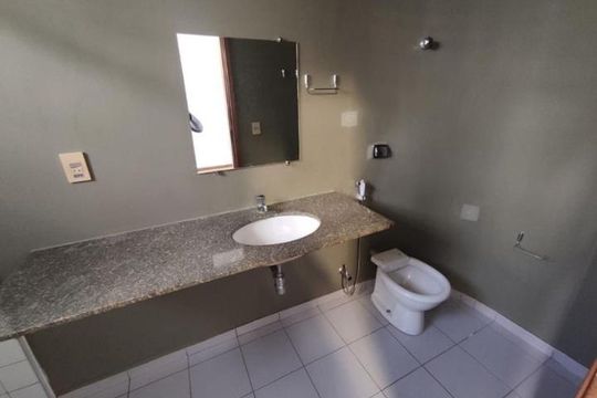 Casa para alugar com 4 quartos, 300m² em Jardim Karaíba, Uberlândia