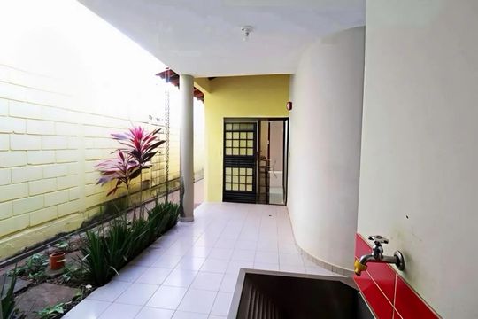 Casa para alugar com 4 quartos, 300m² em Jardim Karaíba, Uberlândia