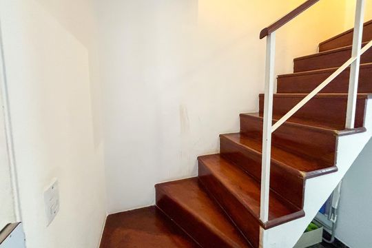 Escada de apartamento para alugar com 2 quartos, 70m² em Pinheiros, São Paulo