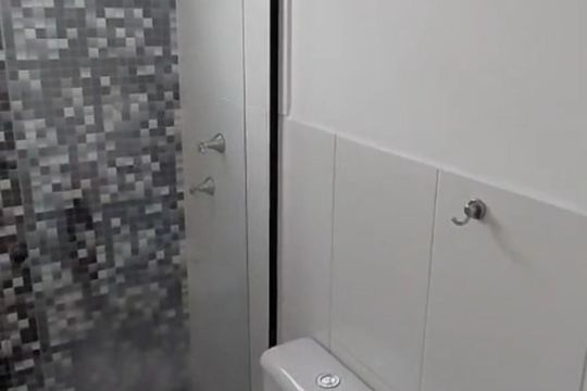 Banheiro de apartamento à venda com 2 quartos, 47m² em Jardim Santa Teresinha, São Paulo