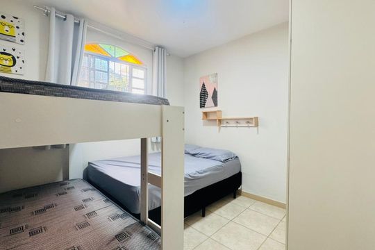 Quarto de casa à venda com 3 quartos, 2000m² em Estâncias Imperiais, Contagem