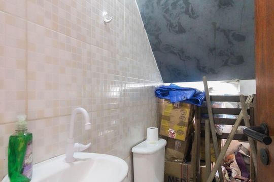 Banheiro da Garagem de casa à venda com 3 quartos, 225m² em Parque Cruzeiro do Sul, São Paulo