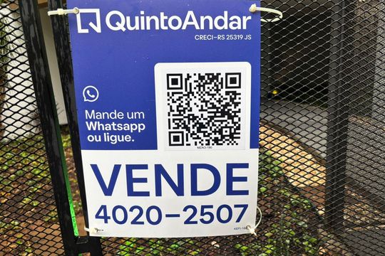 Plaquinha Instalada código KEFI-128 de apartamento à venda com 1 quarto, 45m² em Petrópolis, Porto Alegre