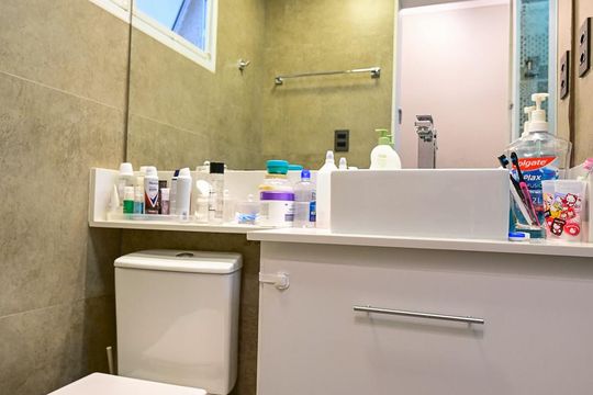Banheiro de apartamento à venda com 2 quartos, 50m² em Jardim Monte Kemel, São Paulo