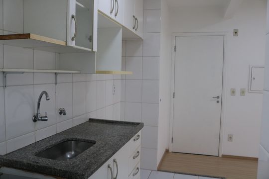 Cozinha de apartamento para alugar com 2 quartos, 55m² em Pompeia, São Paulo