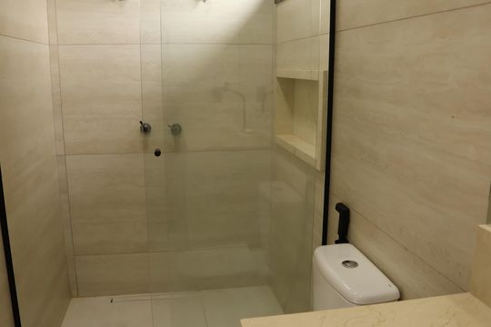 Banheiro da Suíte 4 de casa para alugar com 5 quartos, 530m² em Residencial Goiânia Golfe Clube, Goiânia