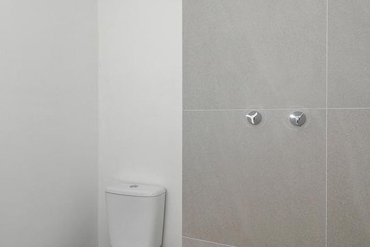 Banheiro de apartamento à venda com 0 quarto, 35m² em Passo D’areia, Porto Alegre