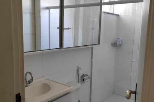Banheiro de apartamento para alugar com 3 quartos, 67m² em Cerqueira César, São Paulo