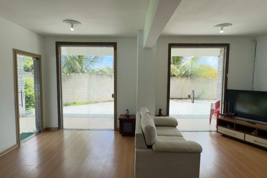 Sala de casa para alugar com 8 quartos, 800m² em Jardim Interlagos, Maricá