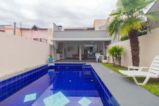 Quintal de casa à venda com 2 quartos, 183m² em Hípica, Porto Alegre