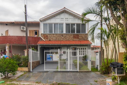 Fachada de casa à venda com 2 quartos, 183m² em Hípica, Porto Alegre