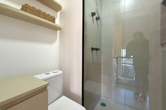 Banheiro de kitnet/studio para alugar com 0 quarto, 22m² em Jardim das Acacias, São Paulo