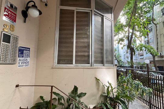 Placa  de apartamento para alugar com 3 quartos, 170m² em Copacabana, Rio de Janeiro