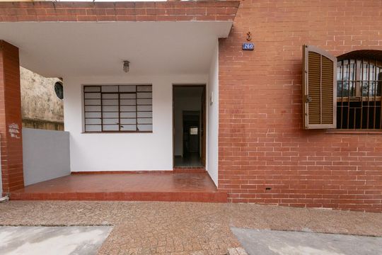 Quintal de casa para alugar com 3 quartos, 170m² em Vila Marari, São Paulo