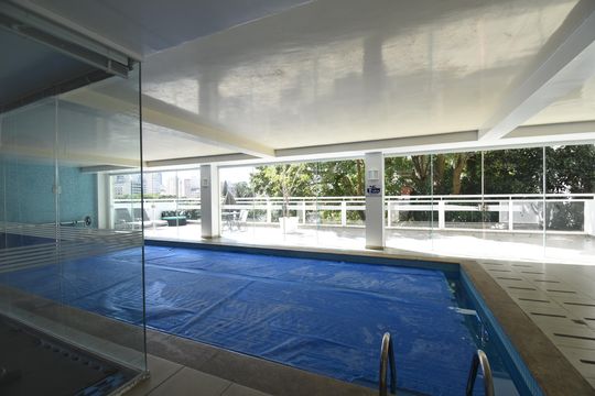 Área comum - Piscina de kitnet/studio para alugar com 1 quarto, 47m² em Centro, Curitiba
