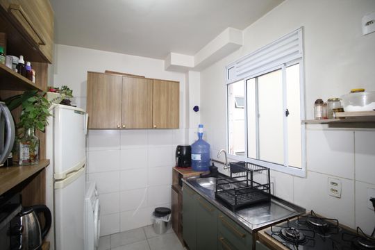 Cozinha de apartamento à venda com 2 quartos, 45m² em Rubem Berta, Porto Alegre