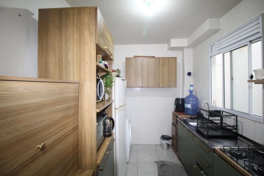 Cozinha de apartamento à venda com 2 quartos, 45m² em Rubem Berta, Porto Alegre