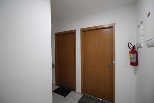 Corredor de apartamento à venda com 2 quartos, 45m² em Rubem Berta, Porto Alegre