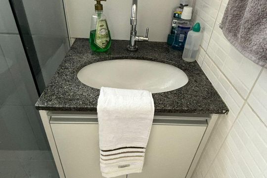 Banheiro de apartamento à venda com 2 quartos, 50m² em Vila Mira, São Paulo