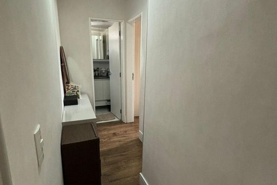 Corredor de apartamento à venda com 2 quartos, 50m² em Vila Mira, São Paulo