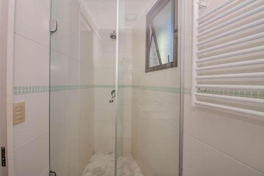 Banheiro da Suíte 3 de apartamento à venda com 3 quartos, 204m² em Auxiliadora, Porto Alegre
