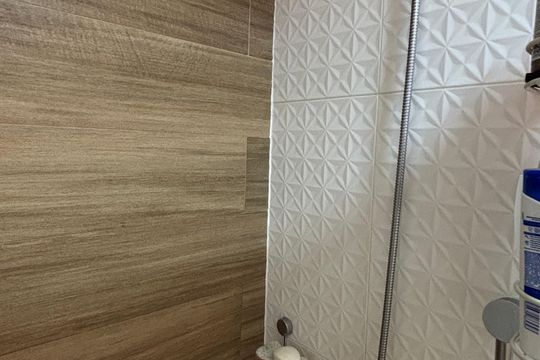 Banheiro de apartamento à venda com 2 quartos, 49m² em Vila Valparaíso, Santo André