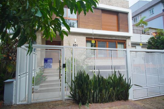 Fachada de casa para alugar com 3 quartos, 420m² em São João, Porto Alegre