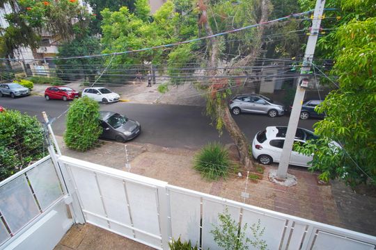 Quarto 2 - Vista de casa para alugar com 3 quartos, 420m² em São João, Porto Alegre