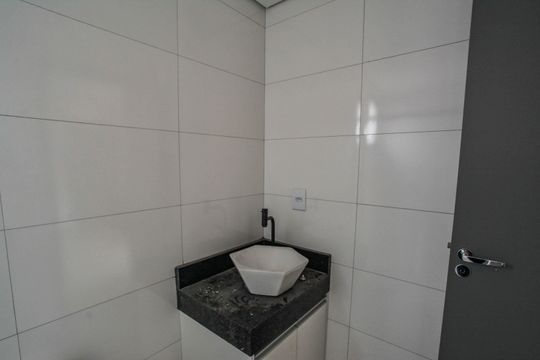Banheiro de kitnet/studio à venda com 1 quarto, 23m² em Vila Sao Pedro, Santo André