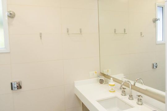 Banheiro da Suíte 1 de casa para alugar com 4 quartos, 1000m² em Chácara Monte Alegre, São Paulo