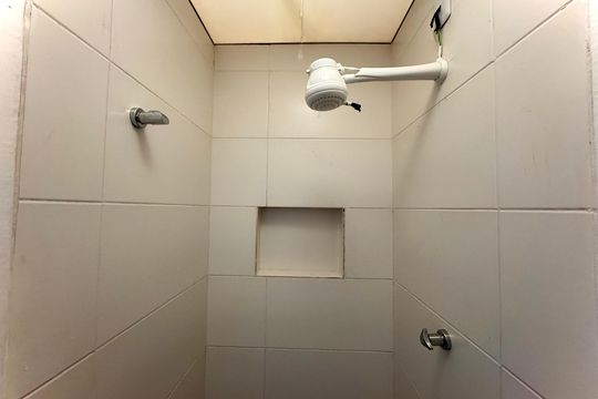 Banheiro de kitnet/studio para alugar com 1 quarto, 35m² em Centro, Rio de Janeiro