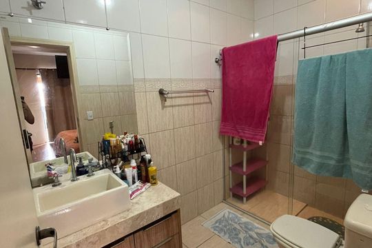 Banheiro de casa à venda com 4 quartos, 300m² em Vila Constancia, São Paulo