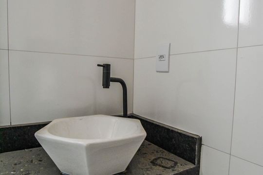 Banheiro de kitnet/studio à venda com 1 quarto, 23m² em Vila Sao Pedro, Santo André