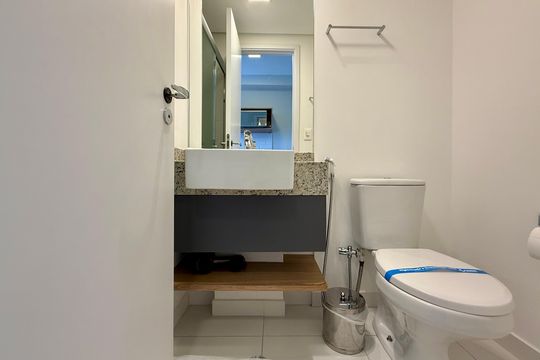 Banheiro  de kitnet/studio à venda com 0 quarto, 22m² em Jardim das Acacias, São Paulo