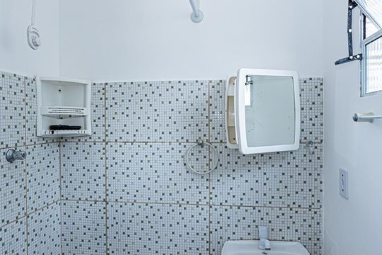Banheiro de casa para alugar com 1 quarto, 60m² em Vila Mangalot, São Paulo