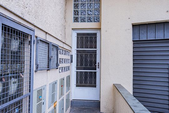Fachada de casa para alugar com 1 quarto, 60m² em Vila Mangalot, São Paulo
