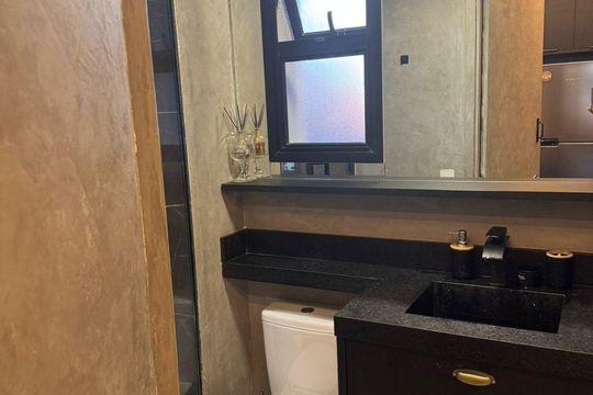 Banheiro de apartamento à venda com 1 quarto, 25m² em Santo Amaro, São Paulo