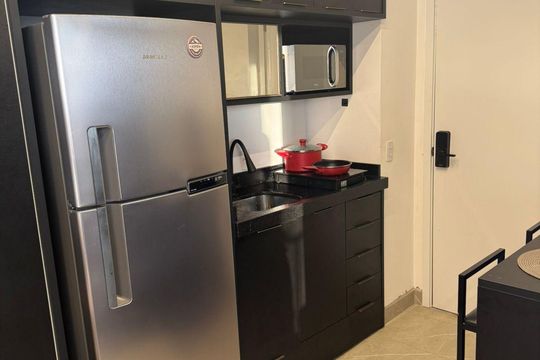 Cozinha de apartamento para alugar com 1 quarto, 25m² em Santo Amaro, São Paulo