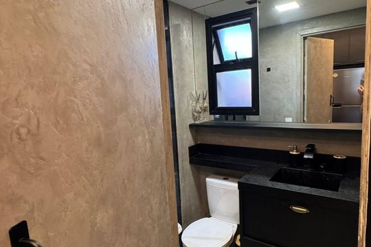 Banheiro de apartamento para alugar com 1 quarto, 25m² em Santo Amaro, São Paulo