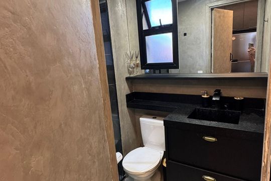 Banheiro de apartamento à venda com 1 quarto, 25m² em Santo Amaro, São Paulo