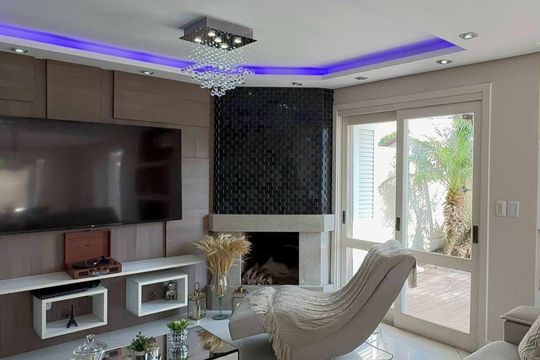 Sala de casa à venda com 3 quartos, 200m² em Niterói, Canoas