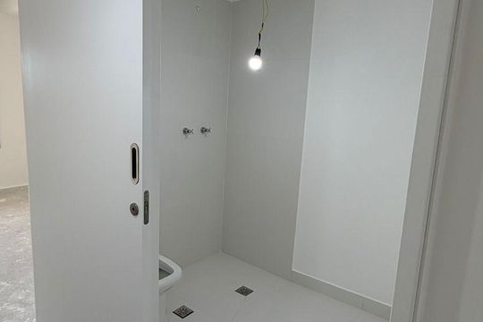 Banheiro de kitnet/studio à venda com 1 quarto, 29m² em Indianópolis, São Paulo